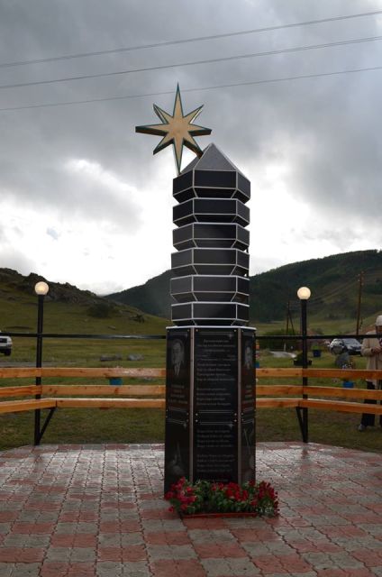 Первый памятник алтайской песне установили в Республике Алтай (ФОТО)
