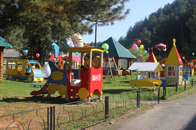 Фонд Натальи Водяновой подарил воспитанникам Дома ребенка игровую площадку