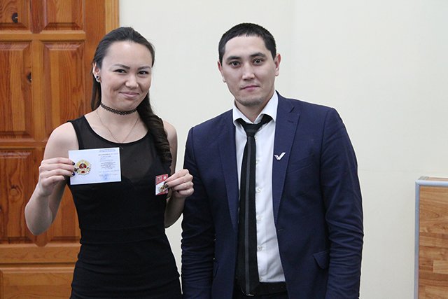 В Республике Алтай прошло первое торжественное вручение значков ГТО студентам
