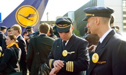 Пилоты Lufthansa решили продлить забастовку на субботу