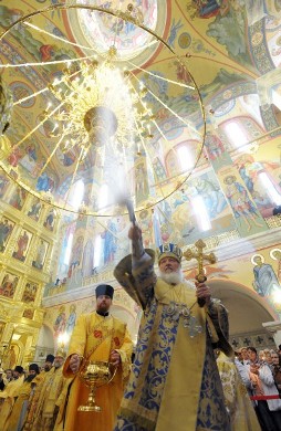 Патриарх Кирилл освятил Троицкий собор в Париже