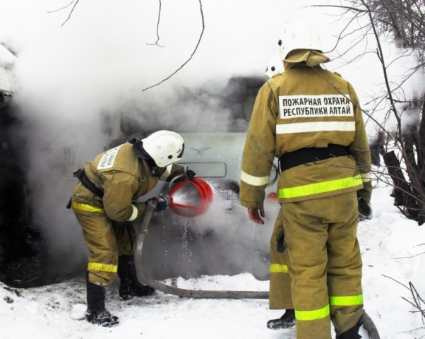 За прошедшие сутки в Республике Алтай в огне сгорело два автомобиля