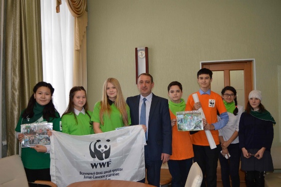Юные экологи поздравили министра образования и науки РА с началом года экологии