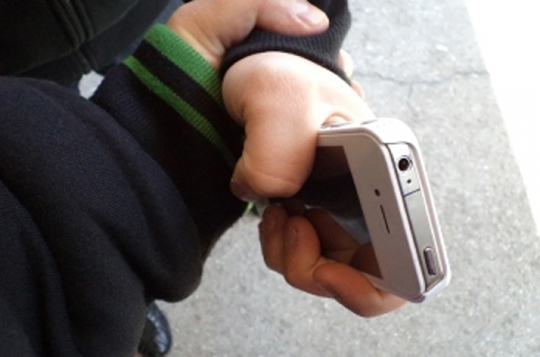 В Горно-Алтайске задержана местная жительница, подозреваемая в совершении кражи мобильных телефонов у несовершеннолетних