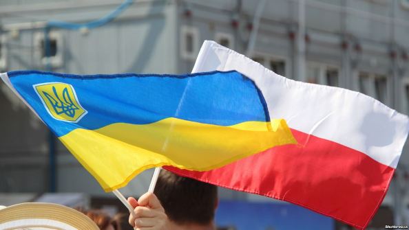 Польша наехала на Украину за Бандеру