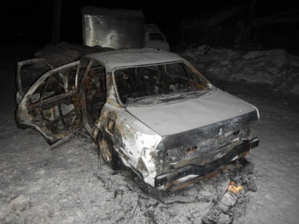 В Майминском районе полицейские устанавливают причины возгорания автомобиля