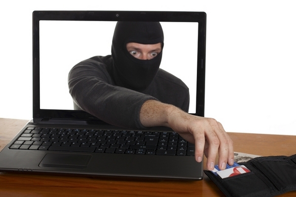 Сотрудниками полиции проводится проверка по факту мошенничества в сети интернет