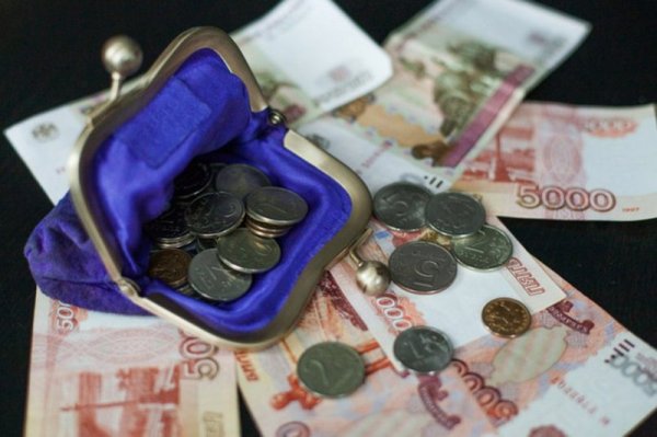 Мошенница, представившаяся сотрудником банка, похитила у пенсионерки более 6 тысяч рублей