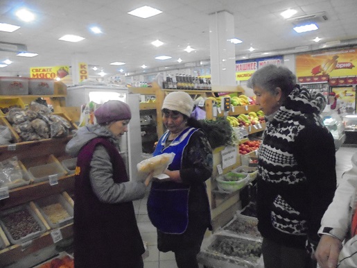 Роспотребнадзор провел проверки на рынке и в торговом центре «Ткацкий»