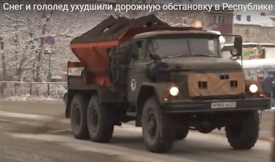 Снег и гололед ухудшили дорожную обстановку в Республике Алтай