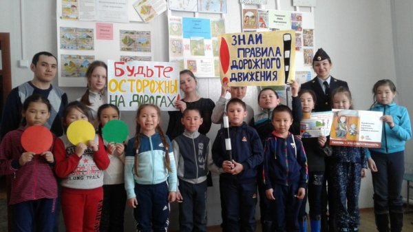 В Республике Алтай сотрудники Госавтоинспекции повышают дорожную грамотность юных инспекторов движения