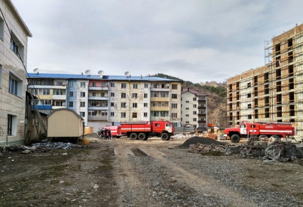 В пристройке к торговому центру «ЦУМ» в Горно-Алтайске пожарные оперативно ликвидировали пожар