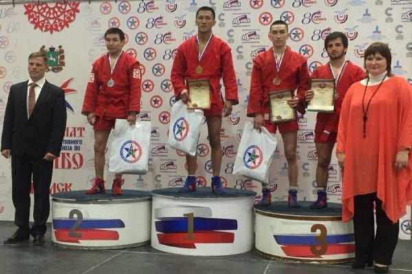 Элбек Куюков стал чемпионом России по борьбе самбо среди студентов