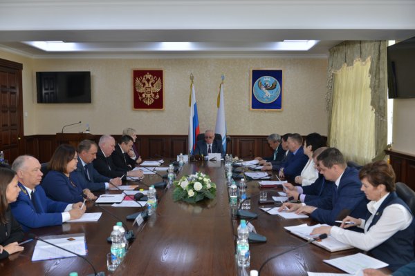 Александр Бердников провел заседание Правительства региона