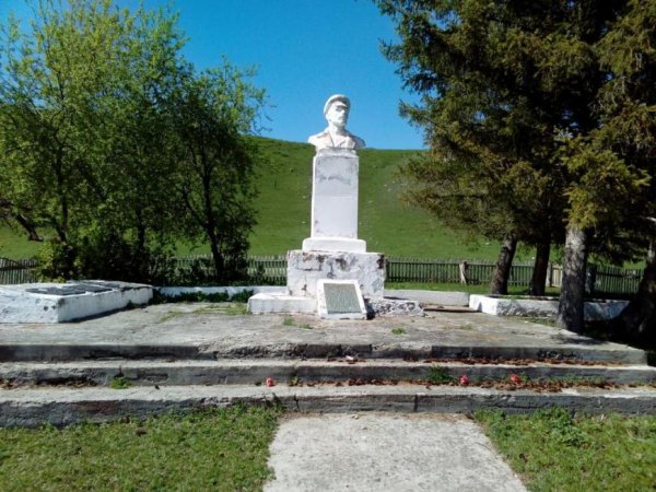 Объявлен сбор средств на ремонт памятника Петру Сухову в Усть-Коксинском районе