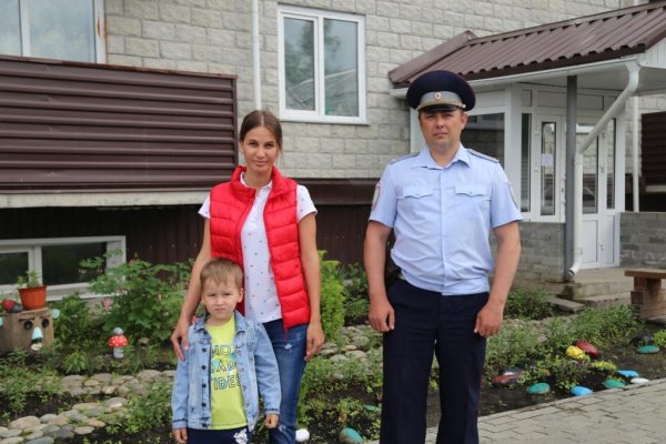 Владимир Колокольцев наградил сотрудника Госавтоинспекции региона за спасение жизни двух человек