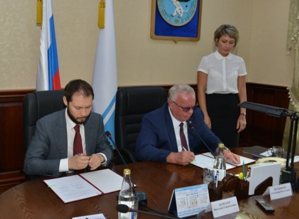 Александр Бердников и Виталий Королев подписали соглашение о взаимодействии Правительства РА и ФАС России