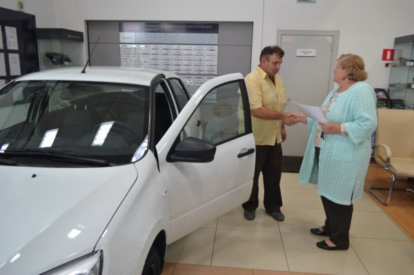 Житель Турочака получил автомобиль от Фонда социального страхования