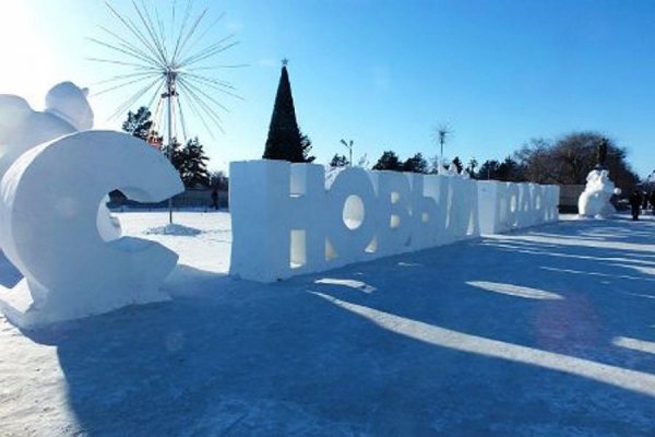 В Горно-Алтайске приступили к строительству снежного городка