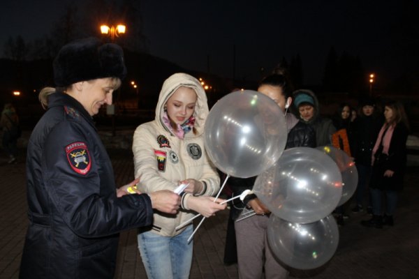 В Республике Алтай автоинспекторы и студенты провели танцевальный флешмоб