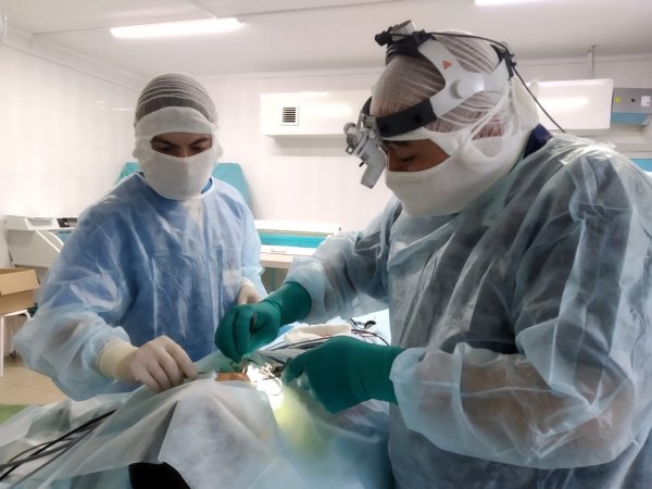 Сложную операцию по восстановлению лицевого нерва провели в республиканской больнице