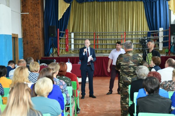 Олег Хорохордин обсудил с жителями развитие одного из микрорайонов Маймы