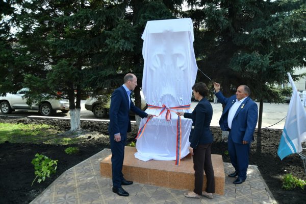 Олег Хорохордин открыл символ дружбы между армянским и российским народами «Хачкар» в Горно-Алтайске