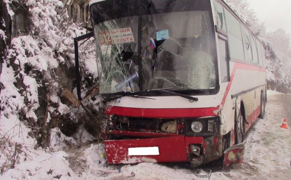 В Республике Алтай произошло столкновение автобуса и грузового автомобиля, в результате ДТП никто не пострадал