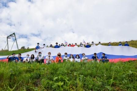 Восхождение на гору Тугая состоялось в Горно-Алтайске в День Государственного флага России