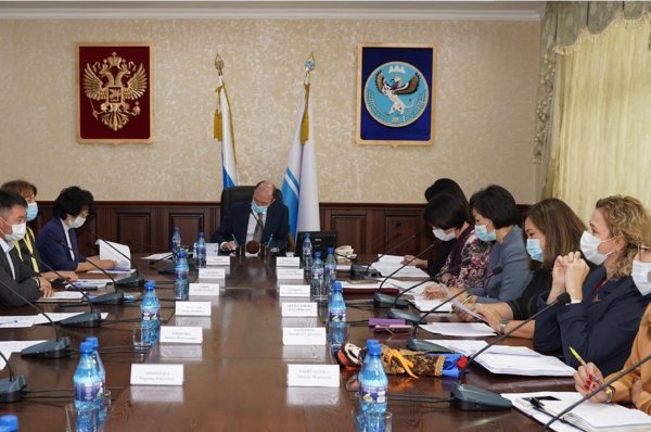 Олег Хорохордин провел заседание Совета по алтайскому языку
