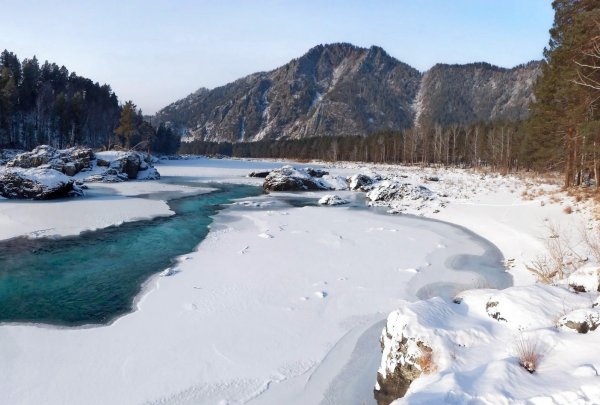Толщина льда на водоемах Республики Алтай в некоторых местах превышает метр