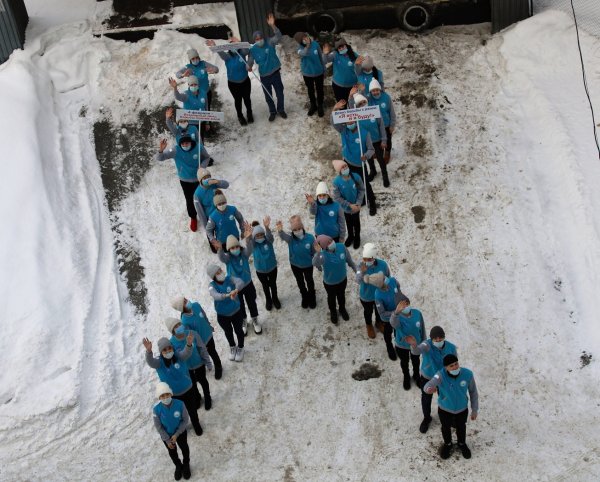 В Горно-Алтайске волонтеры провели флешмоб возле онкологического центра