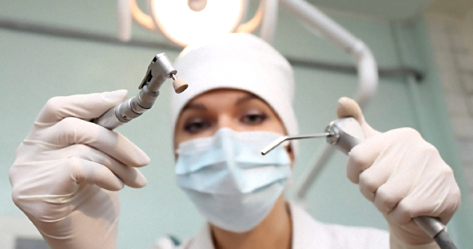 Почти 700 тысяч рублей взыскала со стоматологии через суд жительница Горно-Алтайска