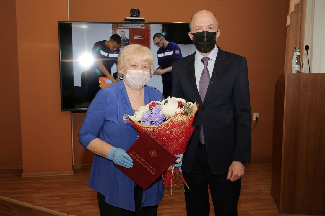 Олег Хорохордин поздравил работников скорой помощи с профессиональным праздником