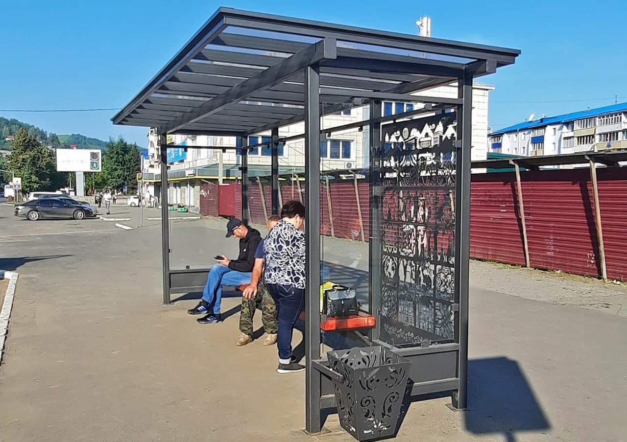 Новые остановочные павильоны устанавливают в Горно-Алтайске