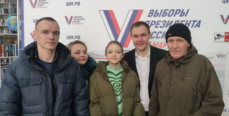 На выборы президента в Республике Алтай приходят целыми семьями
