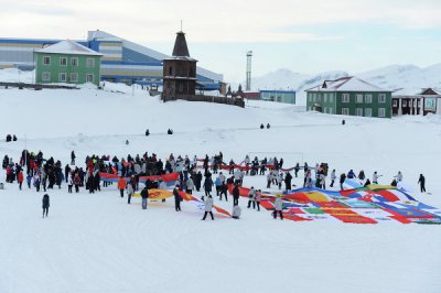 На Шпицбергене развернут флаг Республики Алтай