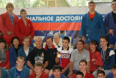 Аймерген Аткунов провел мастер-класс для сборной СФО по самбо