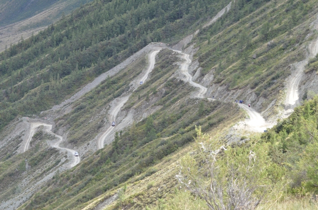 Поток туристов на уникальный алтайский перевал Кату-Ярык возрос