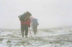 Спасатели не могут забрать погибших томских альпинистов из-за непогоды