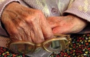 Горожанка обокрала соседку-пенсионерку на 12 тысяч рублей