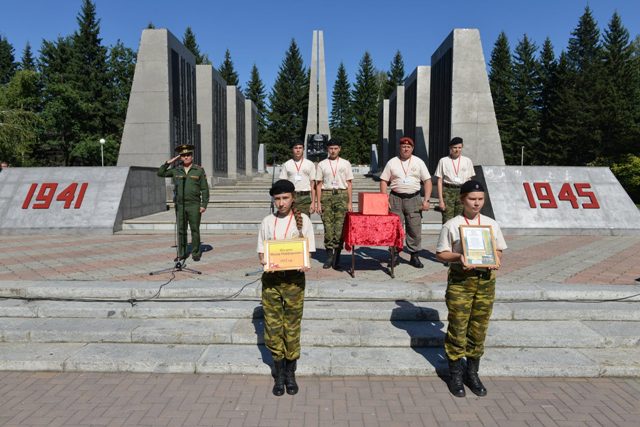 В Республику Алтай привезли останки бойца Федора Шадрина