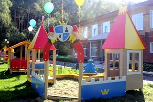 Фонд Натальи Водяновой подарил воспитанникам Дома ребенка игровую площадку