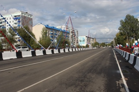 Разрушенный паводком мост восстановили в Горно-Алтайске