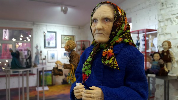 Выставка авторских кукол вызвала большой интерес туристов