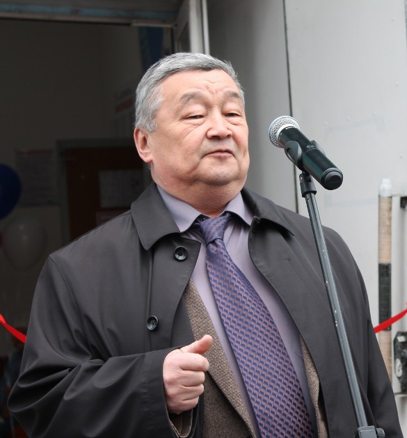 Геннадий Сумин снимается с выборов в Госдуму в пользу Родиона Букачакова