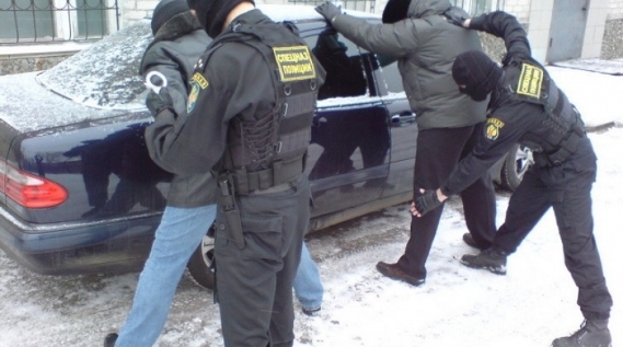 В Майминском районе полицейские изъяли наркотики у жителей Алтайского края