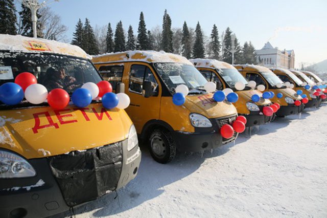 Новые автобусы получили сельские школы Республики Алтай