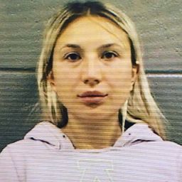 Задержанная ранее в США россиянка Ольга Пиманова вылетела в РФ