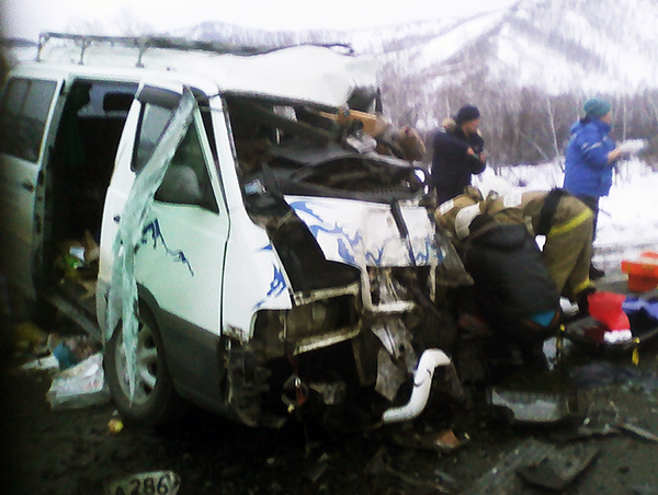 Пожарные Республики Алтай спасли четырёх человек, пострадавших в ДТП
